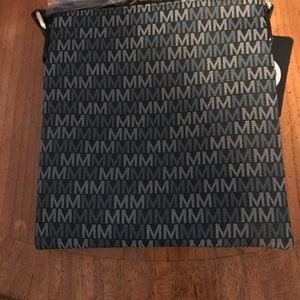 Crossbody pocket book